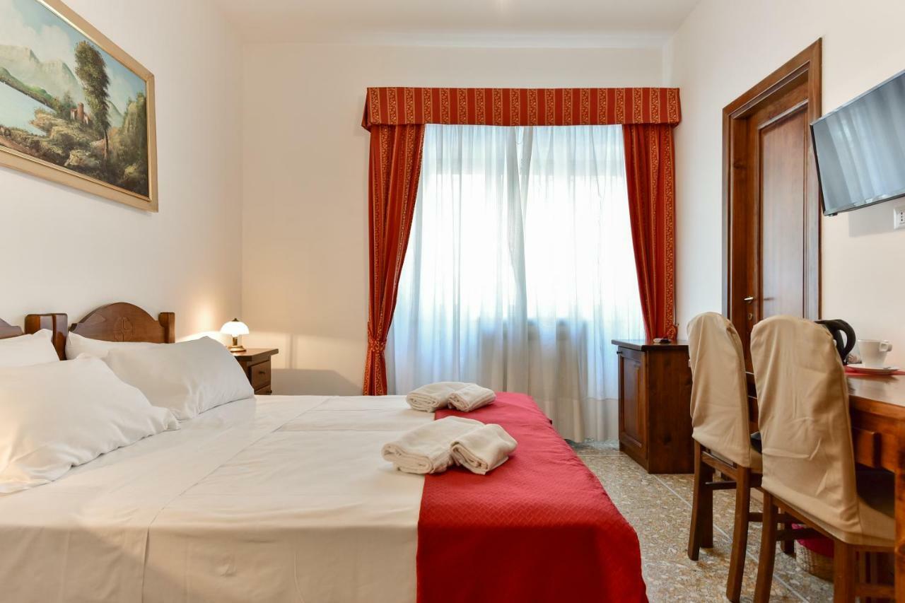 Domus Bella Roma Hotel Kültér fotó